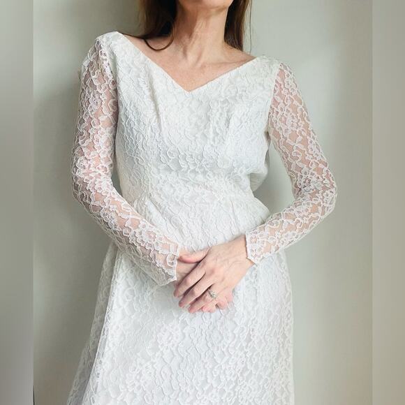 Vintage Lace White Wedding Gown Floor Length Size 4 long Sleeve Elegant Classic - Picture 5 of 9